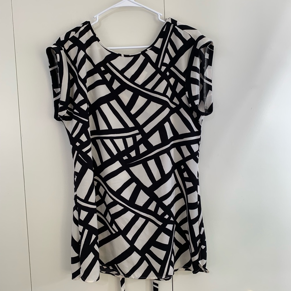 Ann Taylor M blouse short sleeve tie front - Picture 4 of 8